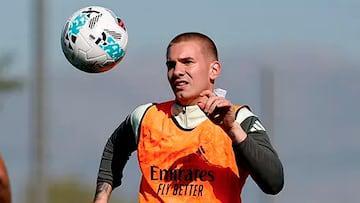 阿斯：马斯坦托诺放弃休息争取首发，他正期待为皇马打入首球